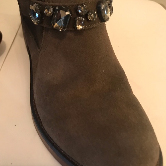 Kenzie ankle boots 8.5m Olive suede like new new stylish dress up/down comfy - Picture 8 of 15